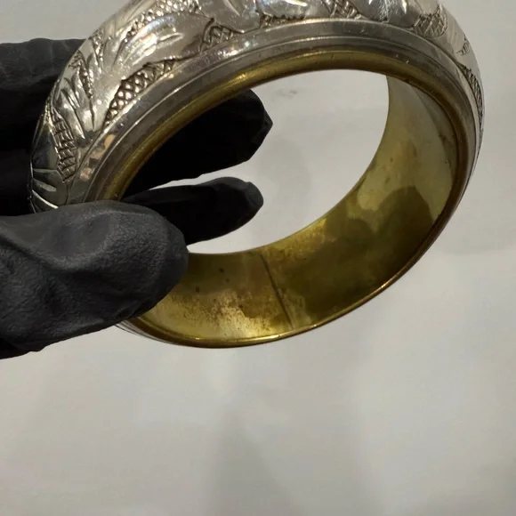 Vintage Floral Engraved Silver Bangle - Picture 5 of 9